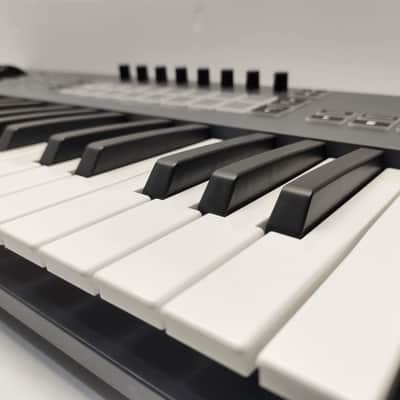 Novation FLkey 37 MIDI Keyboard Controller 2022 - Present - Black image 4
