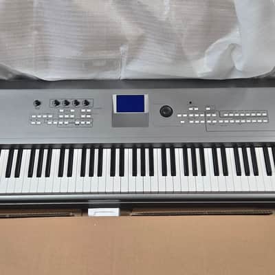 Yamaha MM8 88-KEY SYNTH **NEW IN THE BOX**