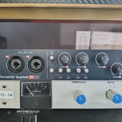 Focusrite Scarlett 18i20 first gen 2010s - Black/red image 3