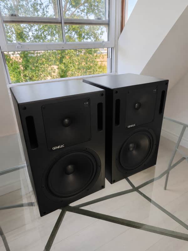 Genelec 1032C SAM 10" Powered Nearfield Studio Monitor (Pair) Black image 1