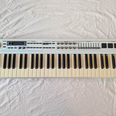 Arturia Analog Experience 61 The Laboratory 2012 - Beige image 1