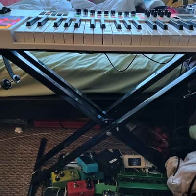 M-Audio Code 49 USB MIDI Keyboard Controller 2010s - White image 3
