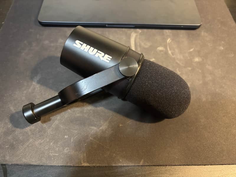 Shure MV7X Cardioid Dynamic Podcast Microphone 2020 - Present - Black image 1