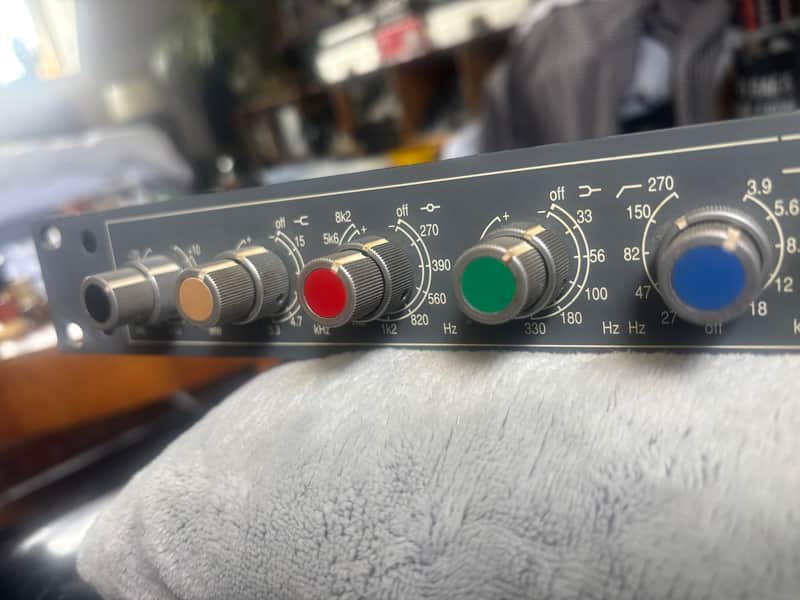 Neve 33135 Mic Preamp and Equalizer Pair Racked image 1