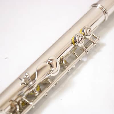 YAMAHA Yamaha YFL-411 Silver-Body Flute [012890] (06/15) image 9