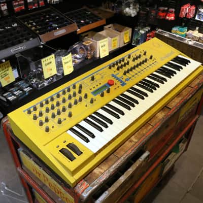 Waldorf Q 61-Key Synthesizer 1999 - 2011 - Yellow