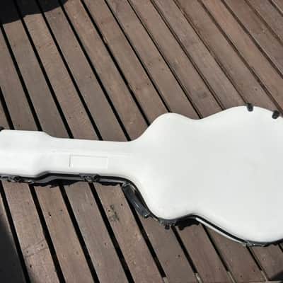 Calton Deluxe Hard Case for Gibson ES-335/Semi-Hollowbody  guitar > White w/ Blue interior image 6
