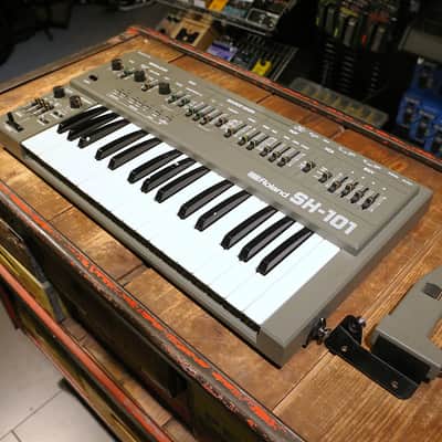 Roland SH-101 32-Key Monophonic Synthesizer 1982 - 1986 - Gray