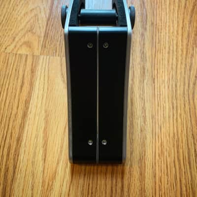 Performaxe Electric Guitar Leg Rest - Brushed Aluminum. Excellent condition! image 6