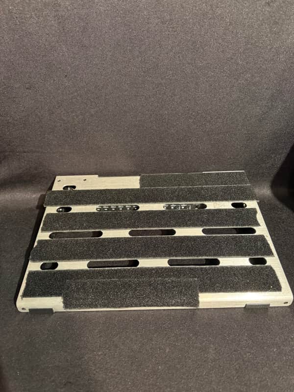 Fender Pedalboard - Medium with soft carrying case image 1