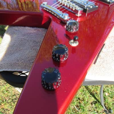 Samick Artist Series Flying V With HSC Candy Apple Red image 6