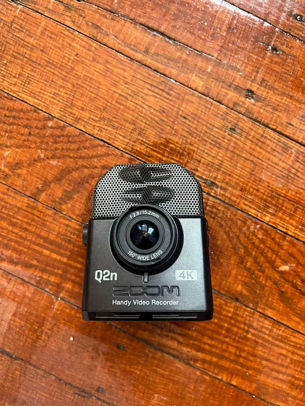 Zoom Q2n-4K Ultra High Definition Handy Video Recorder with XY Mic