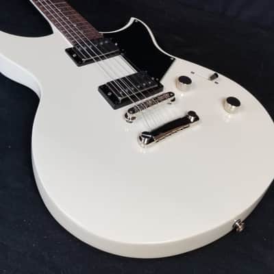 Yamaha RSE20VW  Revstar Element, 2 Alnico V Humbucking Pickups, Rosewood Fingerboard, Vintage White image 5