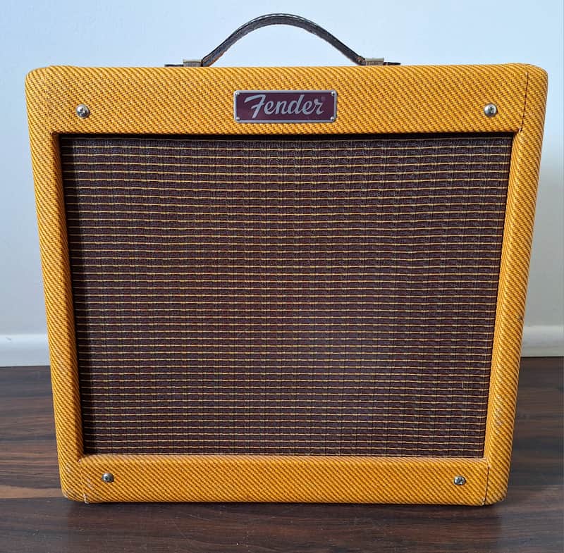 Fender Pro Junior IV 15-Watt 1x10" image 1