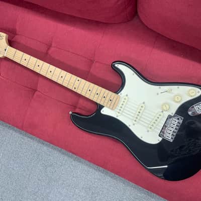 Squier Standard Stratocaster with Maple Fretboard 2004 - Black Metallic image 1