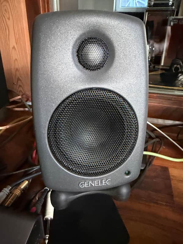 Genelec 8010A 3" Powered Nearfield Studio Monitor (Pair) 2014 - 2021 - Gray image 1
