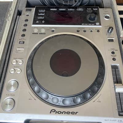 SET OF 2 Pioneer CDJ-850 2012 - Grey (WITH TRAVEL CASES) image 3