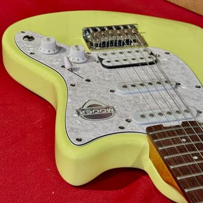 Mooer Guitars MLT10 (Travel/ Short Scale) CANDY YELLOW 2025 Super Light 2,5Kg image 12