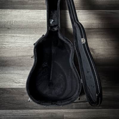 Fender Hard Shell Dreadnought Acoustic Guitar Case image 4