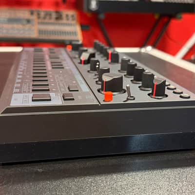 Behringer TD-3-MO  Analog Bass Synthesizer – Black + Decksaver image 4