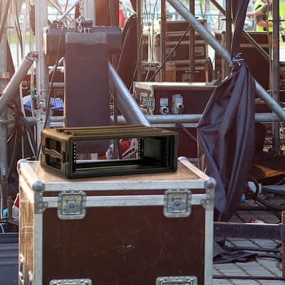 SKB Shallow Rack 3U - Roto-Molded for Durability & Impact Resistance, Waterproof & Stackable Design, with Twist Latches & Rubber Feet - Ideal for Secure Equipment Storage & Transport, Black image 4