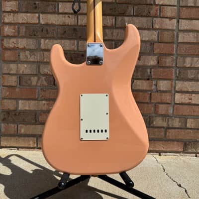 Fender Hybrid II ‘60s Stratocaster - Shell Pink image 5
