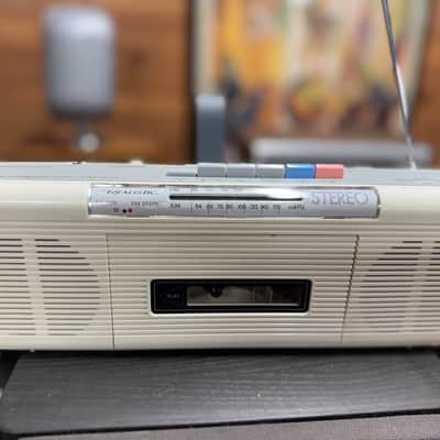 Realistic Jambox Portable Cassette Player 1980s - Cream image 2