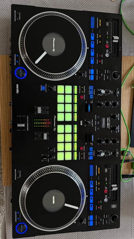 Pioneer DDJ-REV7 2-Channel DJ Controller 2022 - Present - Black image 1