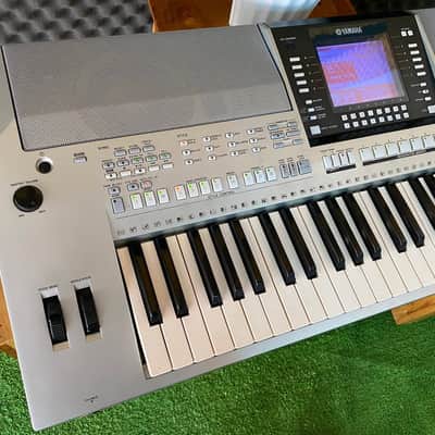 Yamaha PSR-S710 61-Key Arranger Workstation 2010s - Silver image 6