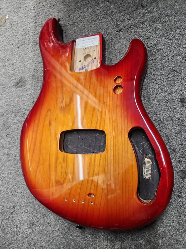 Fender Dimensions 5 bass body - Sunburst image 1