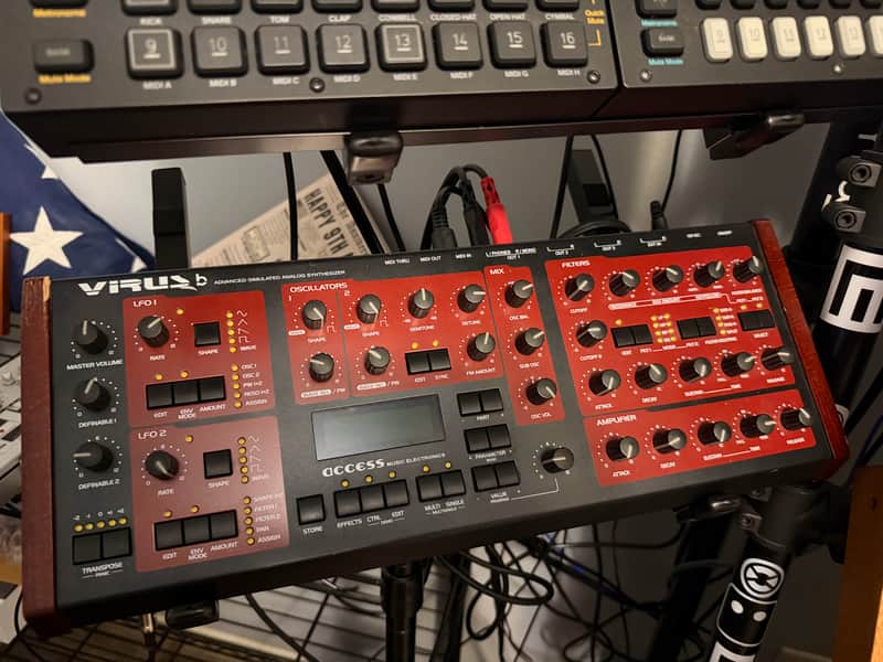 Access Virus B Desktop Digital Synthesizer 1999 - 2002 - Black / Red image 1
