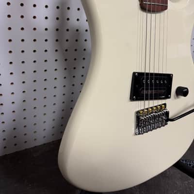 Kramer Baretta Special with Granadillo Fretboard 2010s - Vintage White image 4