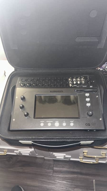 Allen & Heath CQ-18T 16-Channel Digital Mixer 2023 - Present - Black image 1