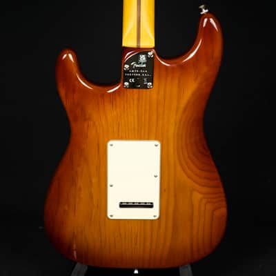 Fender  American Professional II HSS Stratocaster  Sienna Sunburst Maple Fingerboard 2022 (US22108129) image 2