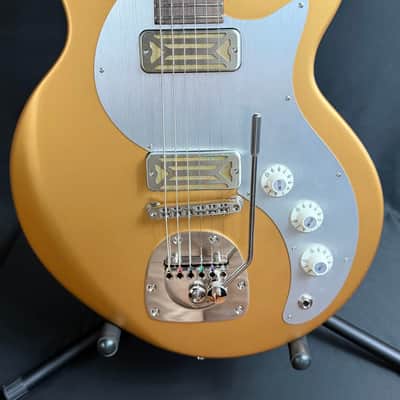 Eastman Fullertone Offset '62 Electric Guitar Metallic Gold Finish w/ Gig Bag image 2
