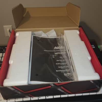 Akai MPD218 2015 - Present - Black image 4