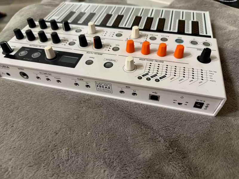 Arturia MicroFreak Vocoder Edition 25-Key Algorithmic Synthesizer 2021 - Present - White image 1