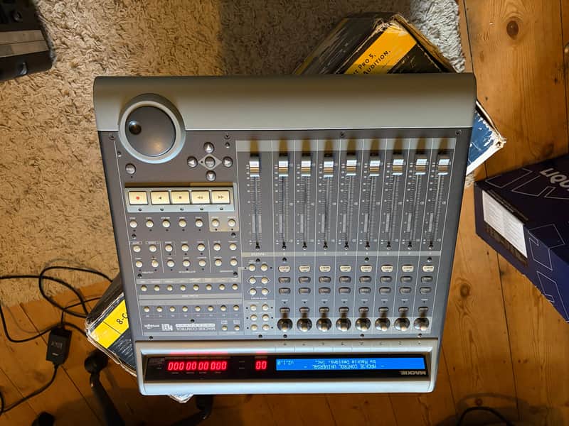 Mackie MCU Control Universal DAW Control Surface 2004 - 2008 - Gray image 1