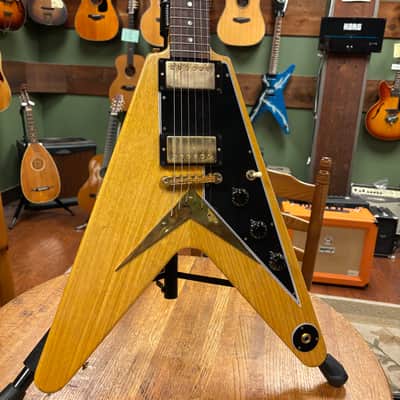 2022 Gibson Custom Shop '58 Korina Flying V Reissue Natural with Black Pickguard image 2