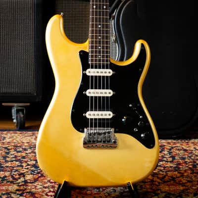 Fender Contemporary Series Stratocaster Deluxe HSS 1985 - 1987 - Frost White image 1