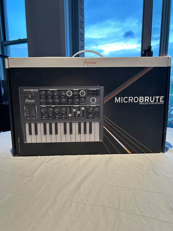Arturia MicroBrute 25-Key Synthesizer 2014 - Present - Black image 1