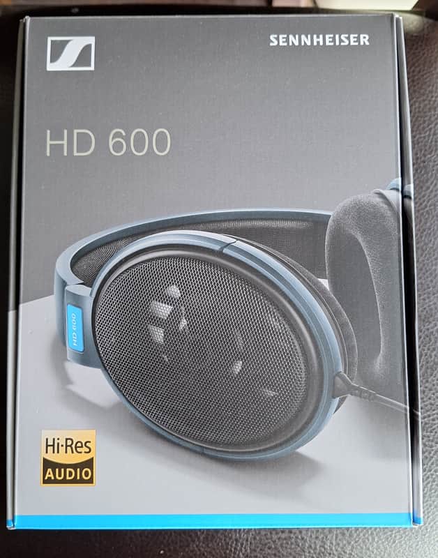 Sennheiser HD 600 Professional Headphones NEW!! (Open box) image 1