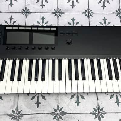 Native Instruments Komplete Kontrol S61 Mk2 • DAMAGED image 8