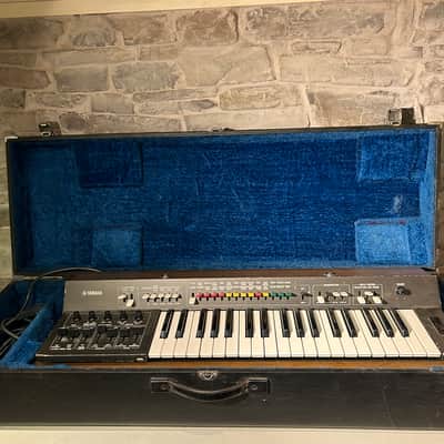 Yamaha SY-1 Synthesizer with original case image 3