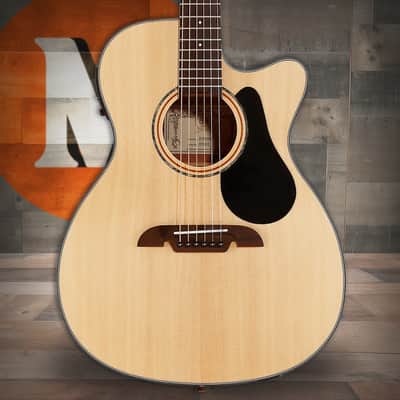 Samick Greg Bennett Design OM-15CE Orchestra Cutaway Acoustic