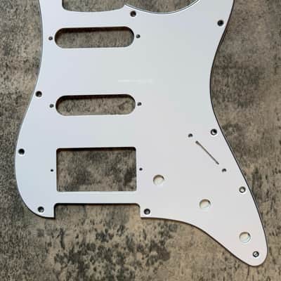 BMC Standard Stratocaster® Strat® Pickguard 3 Ply 11 Hole HSS Humbucker Single Single White [L16] image 1