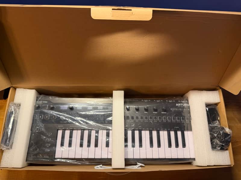 Arturia Keystep Pro Chroma 37-Key MIDI Controller 2024 - Present - Black image 1