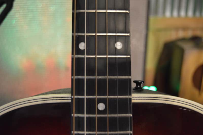 Applause by Ovation AE14-1 3-Color Sunburst w/ Chip-Board case