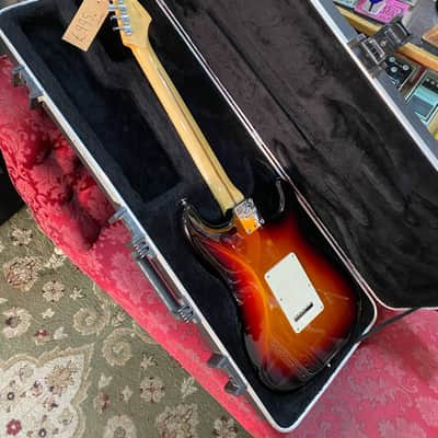 Fender American Standard Stratocaster Left-Handed with Maple Fretboard 2010- 3-Color Sunburst image 10