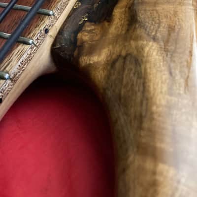 Roscoe Guitars LG-5 Custom 2004-2006 Burl myrtle body with Exhibition grade with bark inclusions Top image 5